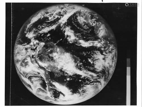 First high-quality colour photograph of the full Earth (b&am...