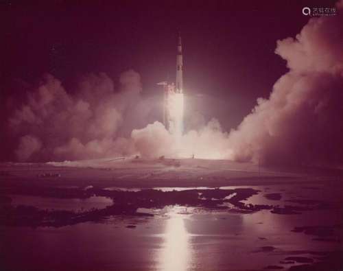 Dramatic view of the last lift-off to the Moon [large format...