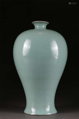 A Green Celadon Porcelain Bottle 