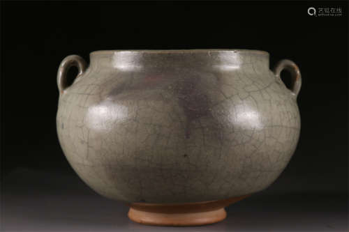 A Porcelain Jar with Ringlike Knobs, Ge Kiln.