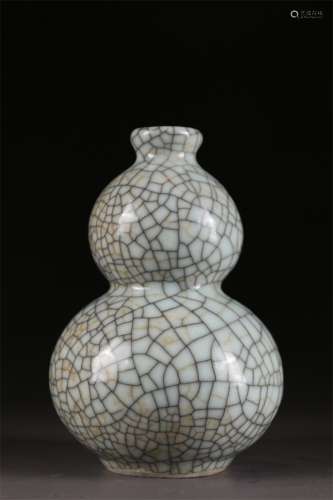 A Gourd-Shaped Porcelain Bottle, Ge Kiln.