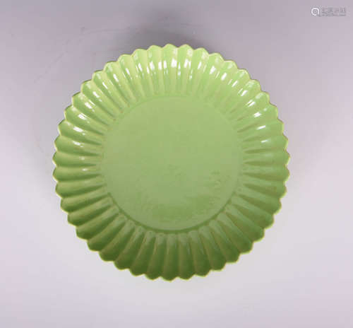 Green Glaze Chrysanthemum Plate