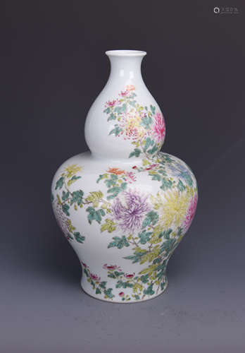 Famille Rose Flower and Bird Double-Gourd-Shape Vase