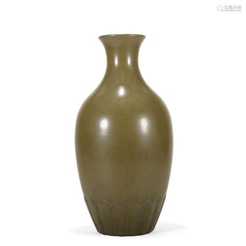 A teadust-glazed vase