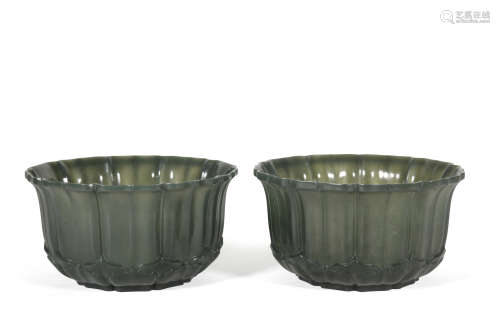 A pair of jade bowl