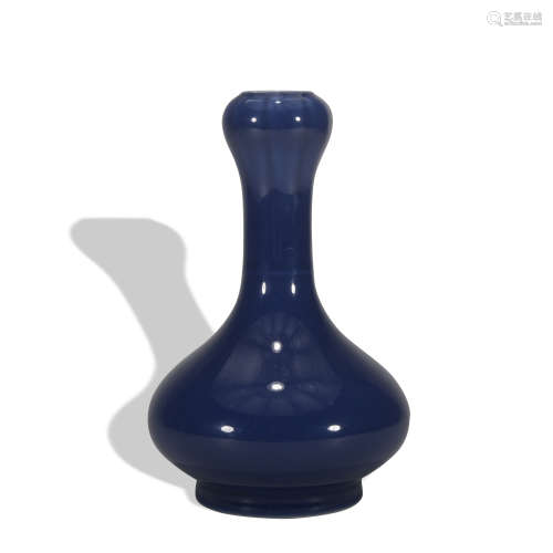 A blue glazed garlic-head vase