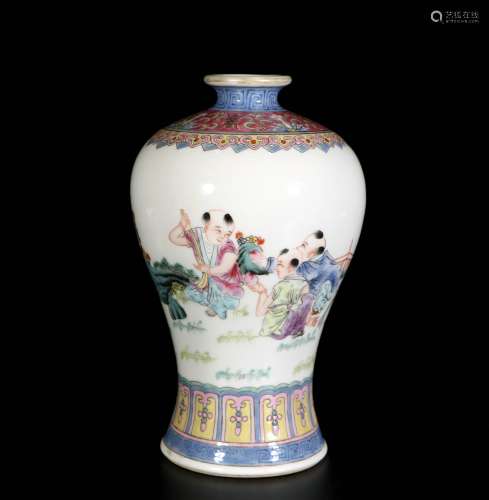 Famille Rose Porcelain General Bottle,China