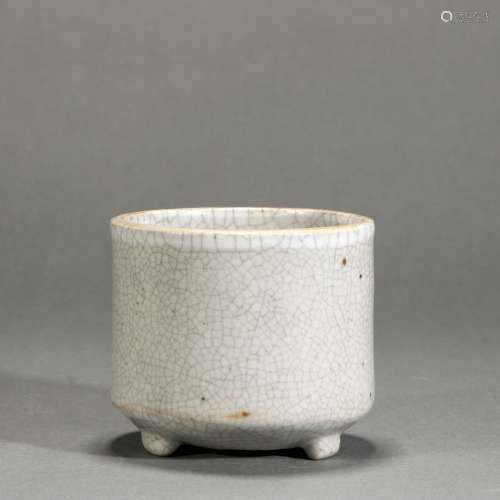 Ge Glaze Porcelain Tripod Furnace,China