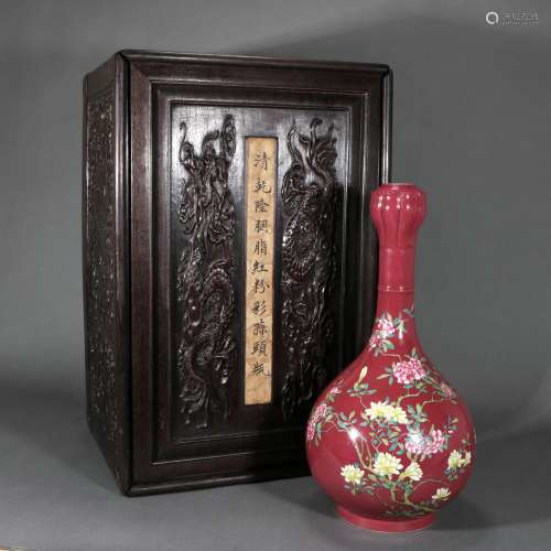 Qianlong Period Red Famille Rose Porcelain Bottle,China