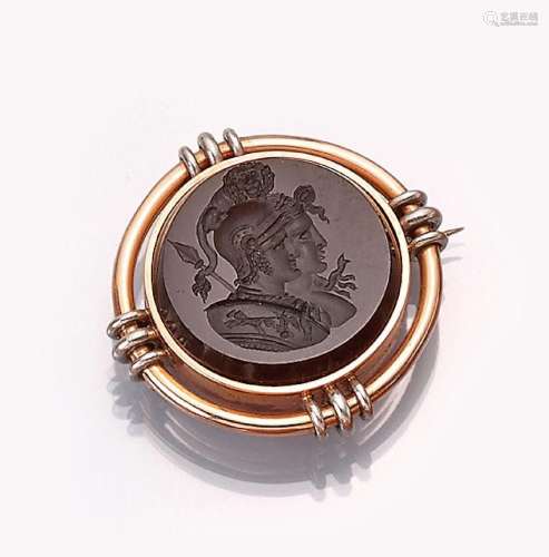 14 kt gold brooch with onyx cameo