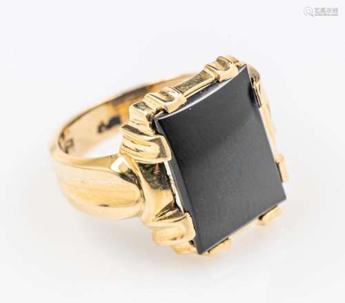 10 kt gold ring with onyx