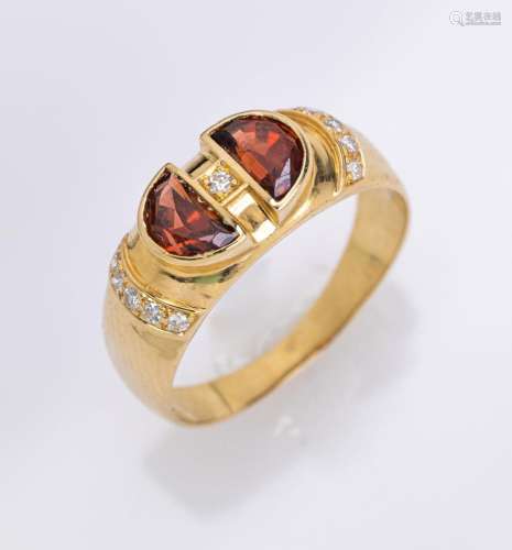 18 kt gold ring with rhodolite and diamonds