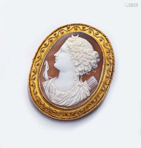 14 kt gold brooch with shell cameo