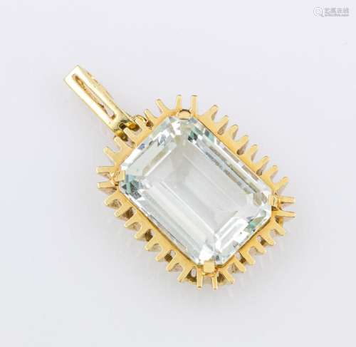 14 kt gold pendant with aquamarine