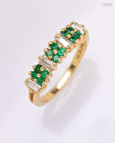 14 kt gold ring with emeralds and diamonds