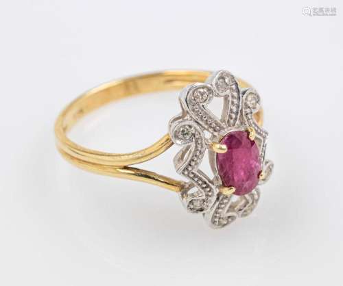14 kt gold ring with ruby and brilliants