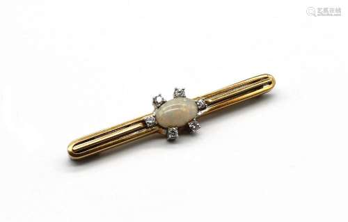18 kt gold brooch with opal and brilliants