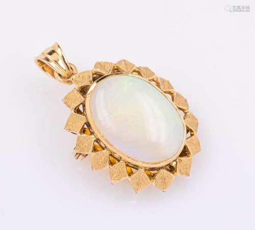 8 kt gold brooch/pendant with opal