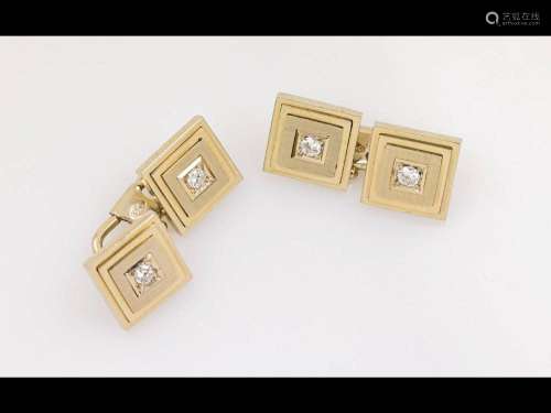 Pair of 18 kt gold cufflinks with brilliants
