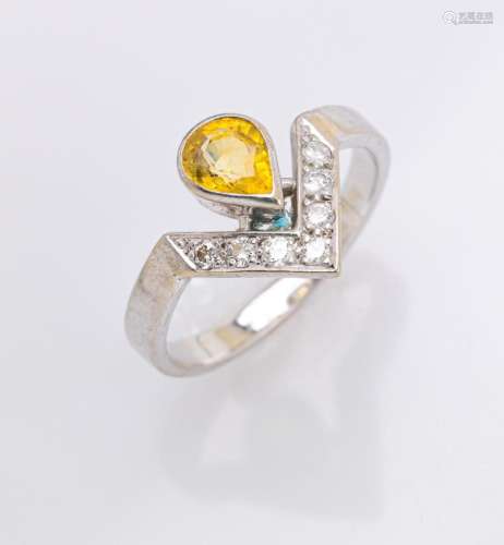 14 kt gold ring with yellow sapphire and brilliants