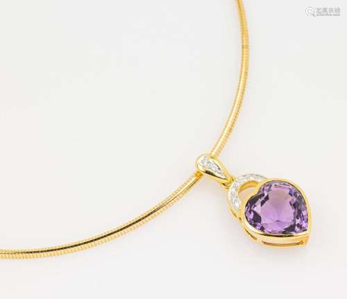 14 kt gold pendant with amethyst and brilliants
