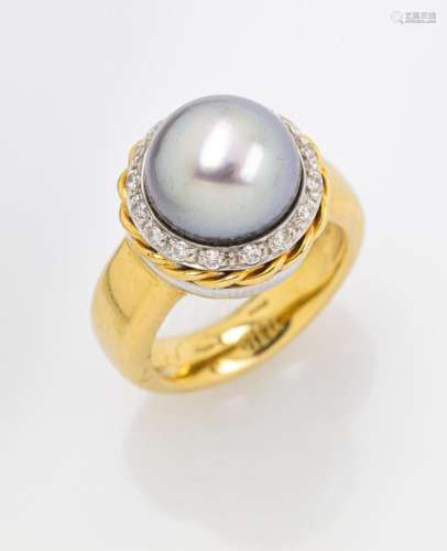 18 kt gold ring with cultured pearl and brilliants
