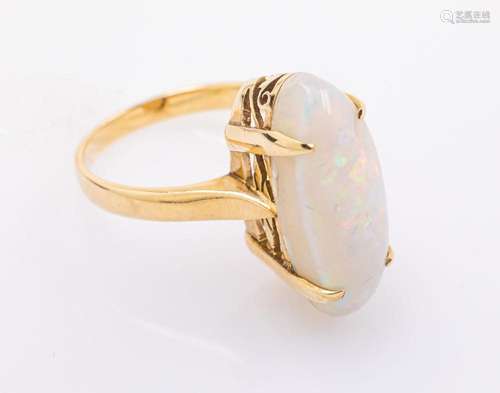 14 kt gold ring with opal