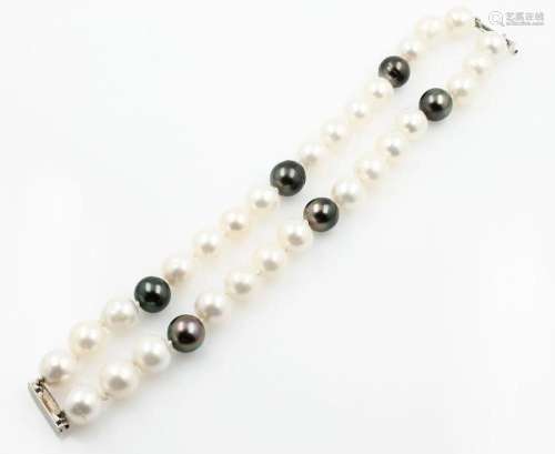 2-row bracelet with cultured fresh water and tahitian pearls