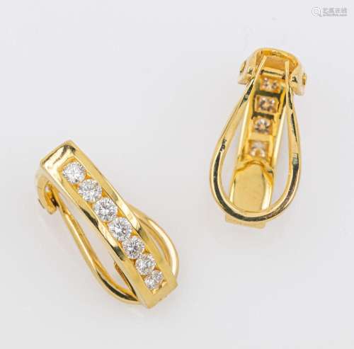 Pair of 18 kt gold ear clips with brilliants