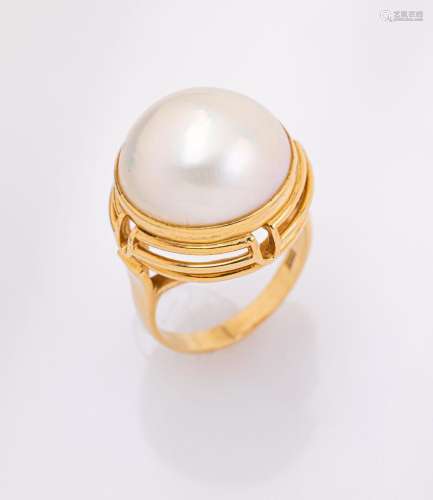 18 kt gold ring with mabepearl