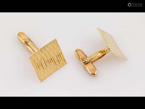 Pair of 14 kt gold cuff links