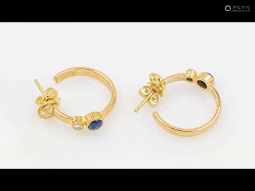 Pair of 18 kt gold earrings with sapphires and brilliants