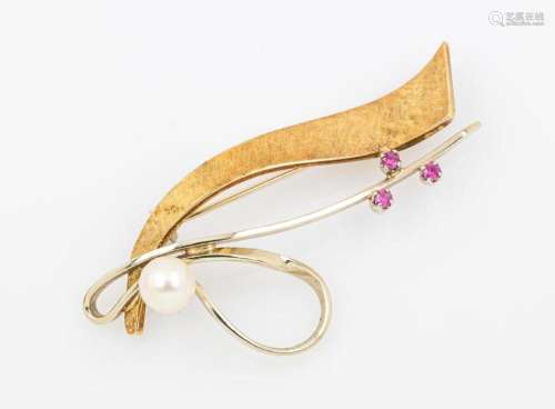 18 kt gold brooch with cultured pearl and rubies