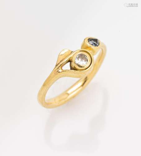 18 kt gold ring with sapphire and brilliant