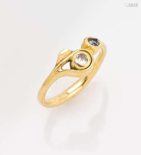 18 kt gold ring with sapphire and brilliant