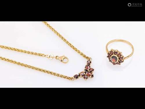 8 kt gold jewelry set with garnets