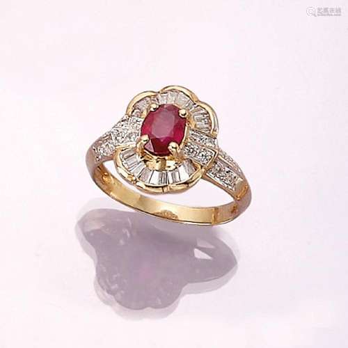 18 kt gold ring with ruby and diamonds