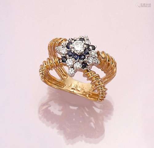 18 kt gold ring with brilliants and sapphires