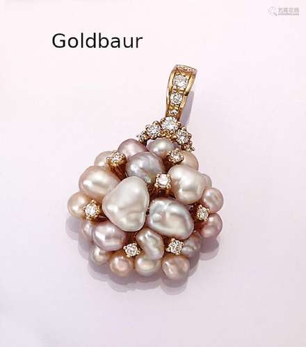 18 kt gold pendant with cultured akoya pearl and brilliants