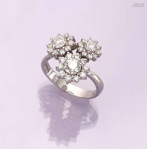 18 kt gold blossom ring with brilliants