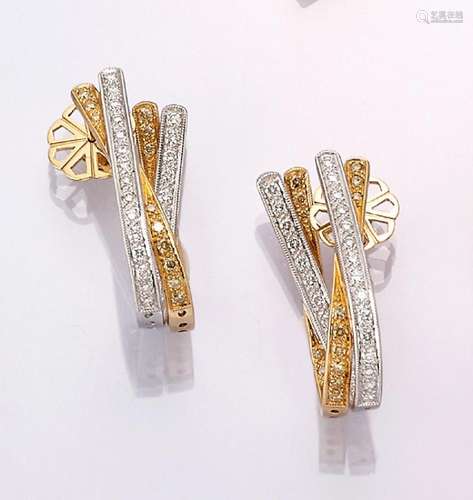 Pair of 18 kt gold earrings with brilliants, YG/WG