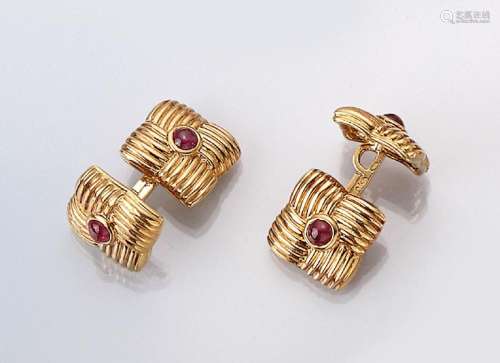 Pair of 18 kt gold cufflinks with rubies