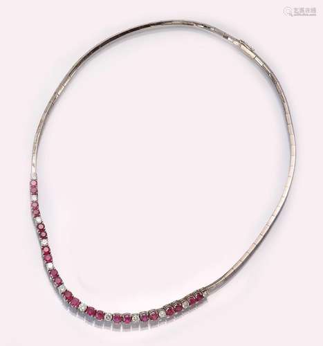 18 kt gold necklace with rubies and brilliants