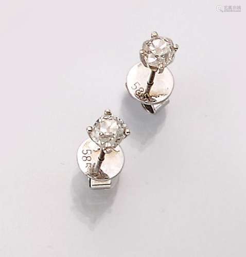 Pair of 14 kt gold earrings with diamonds