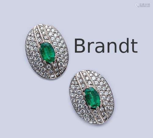 18 kt gold ear clips with brilliants and emeralds