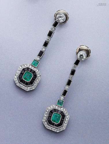 Pair of platinum earrings with emeralds