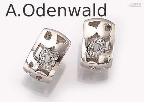 Pair of 18 kt gold ODENWALD ear hoops with brilliants