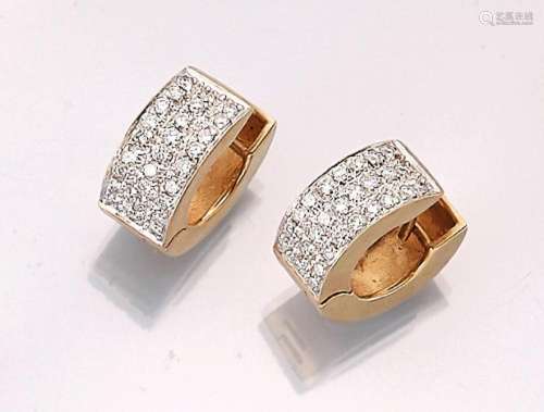 Pair of 14 kt gold ear hoops with brilliants, YG 585/000