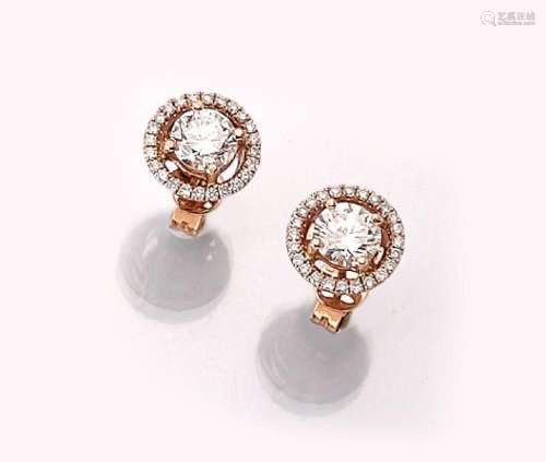 Pair of 18 kt gold earrings with brilliants