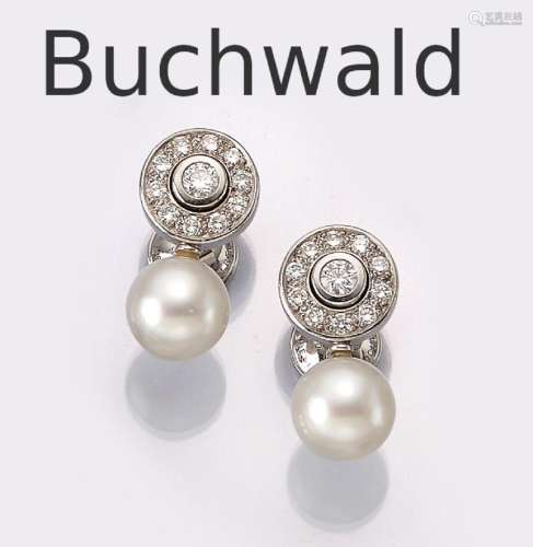 Pair of 18 kt gold earrings with cultured pearls and brillia...
